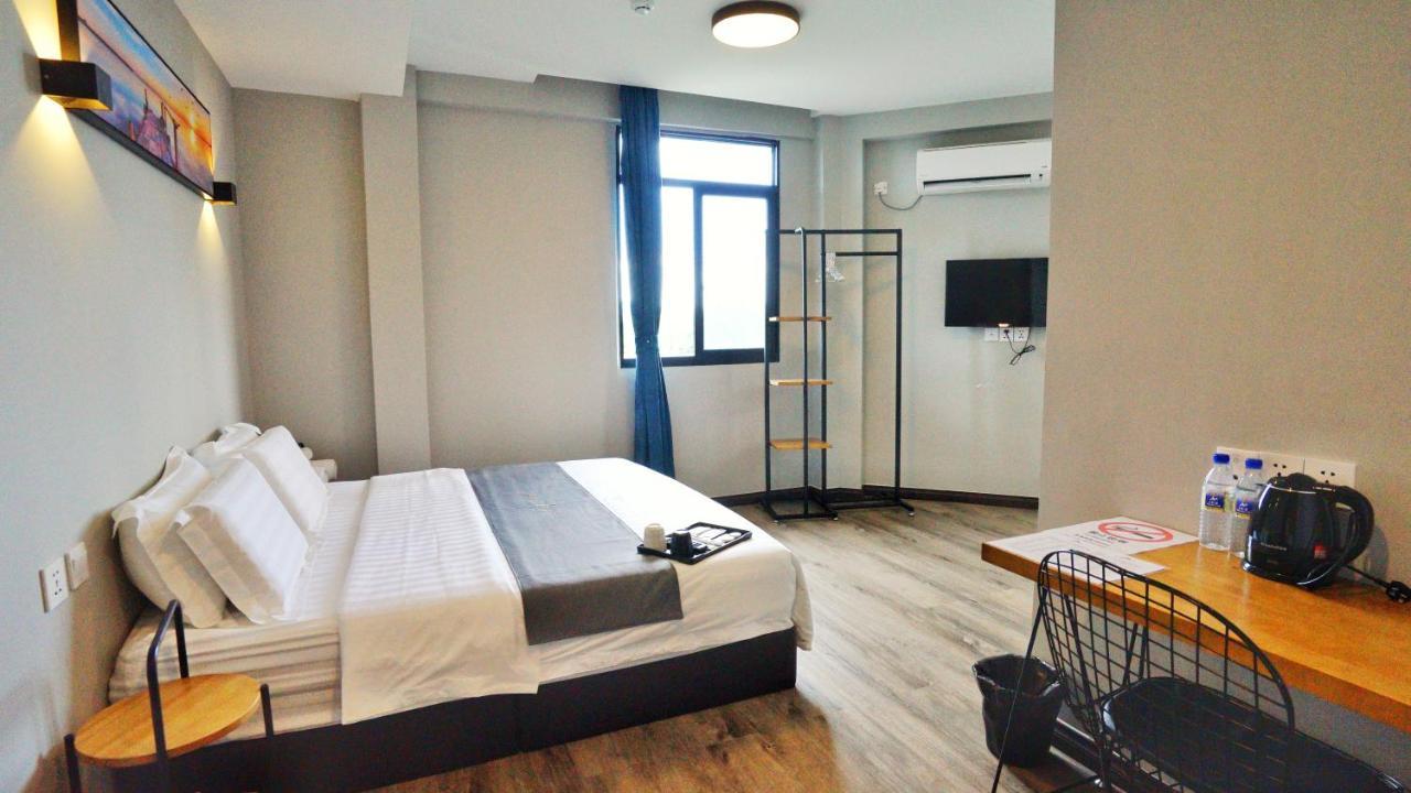 Paly Hotel เซมปอร์นา ภายนอก รูปภาพ